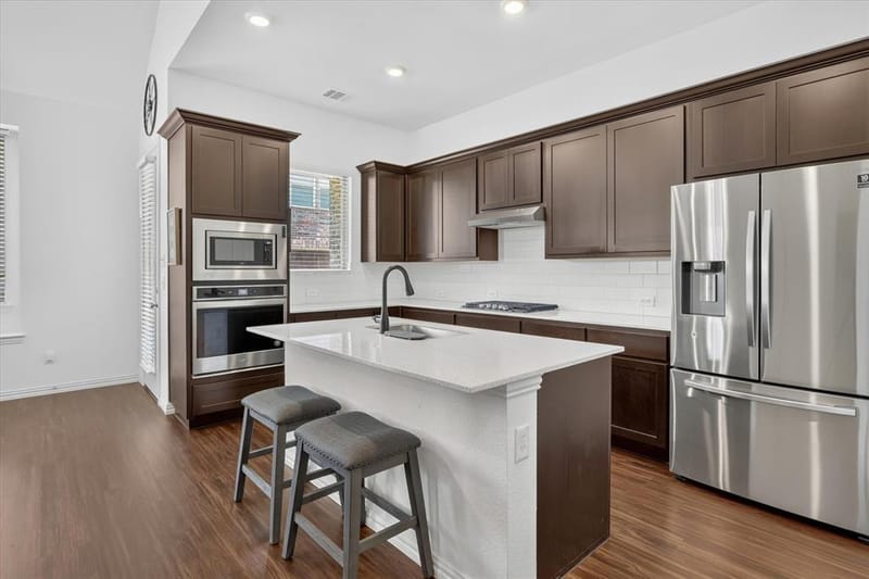 243 Woodson Street, Irving TX 75063 - Photo 2