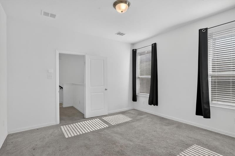 243 Woodson Street, Irving TX 75063 - Photo 10