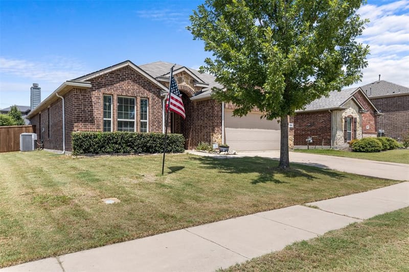 404 Marquette Drive, Van Alstyne TX 75495 - Photo 2