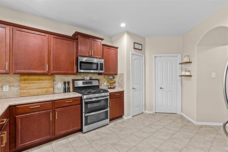 404 Marquette Drive, Van Alstyne TX 75495 - Photo 7
