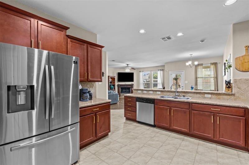404 Marquette Drive, Van Alstyne TX 75495 - Photo 8