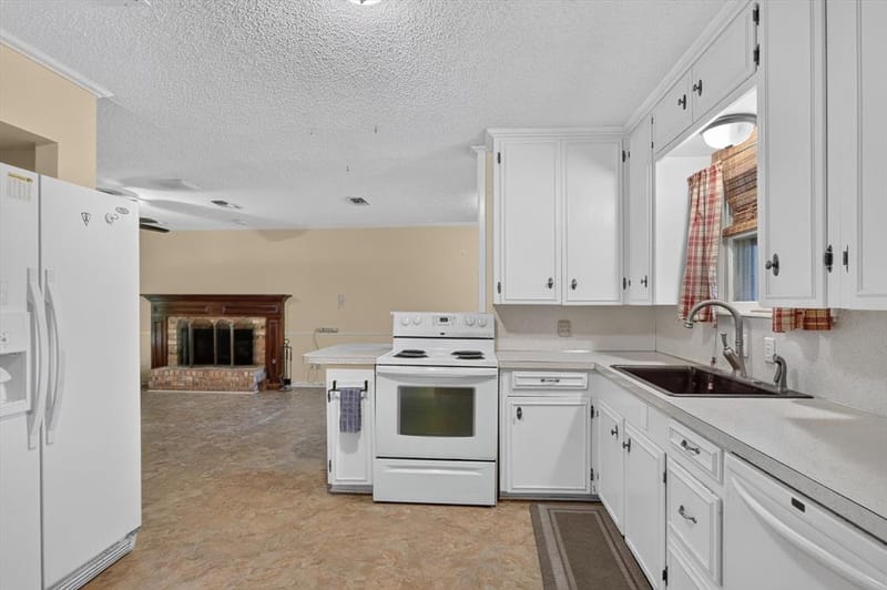 2356 Ballycastle Drive, Dallas TX 75228 - Photo 14