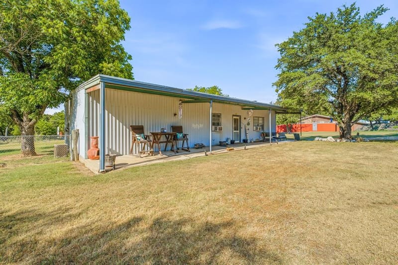 609 E Labadie Avenue, De Leon TX 76444 - Photo 2