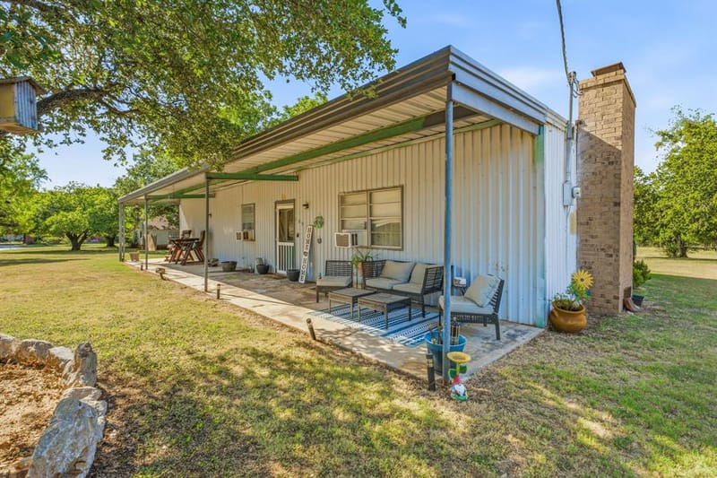 609 E Labadie Avenue, De Leon TX 76444 - Photo 3