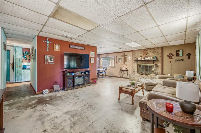 609 E Labadie Avenue, De Leon TX 76444 - Photo 4