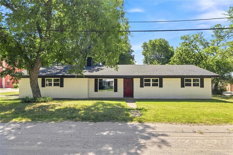 209 S Austin Street, De Leon TX 76444