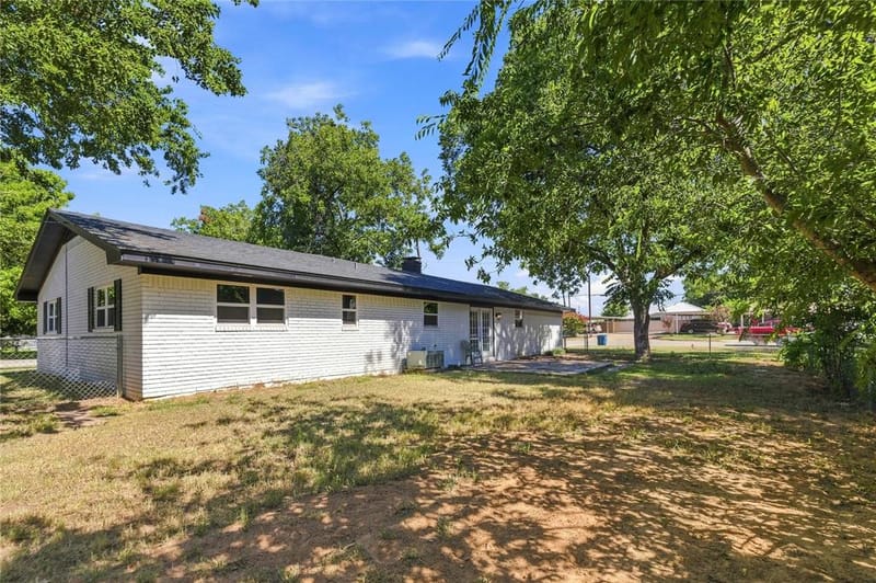 209 S Austin Street, De Leon TX 76444 - Photo 29