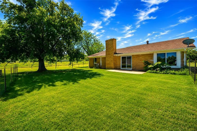 2102 Hill Top Circle, Weatherford TX 76085 - Photo 32