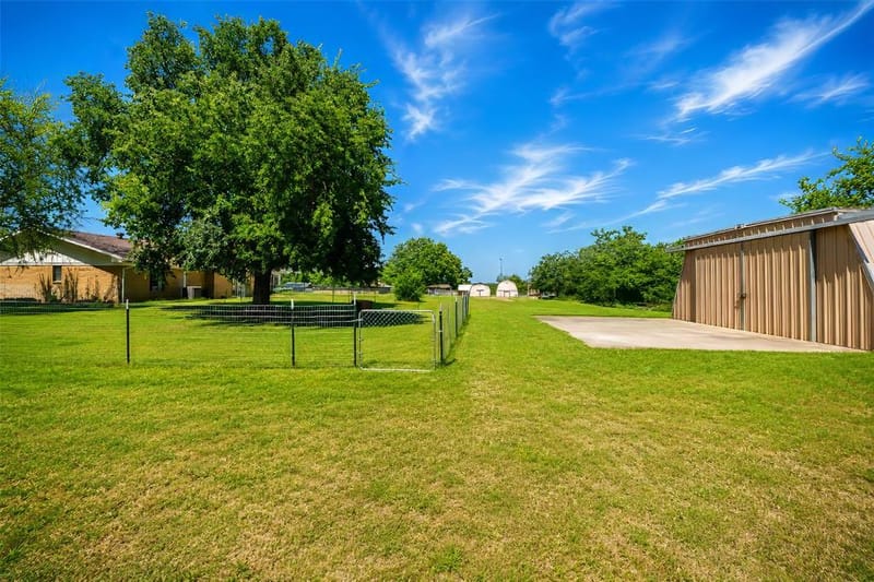 2102 Hill Top Circle, Weatherford TX 76085 - Photo 24