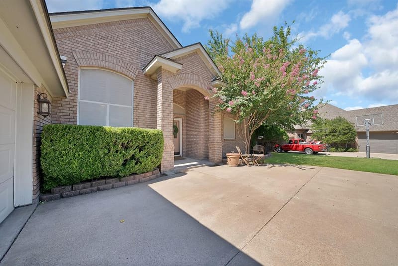 111 Honeysuckle Drive, Justin TX 76247 - Photo 8