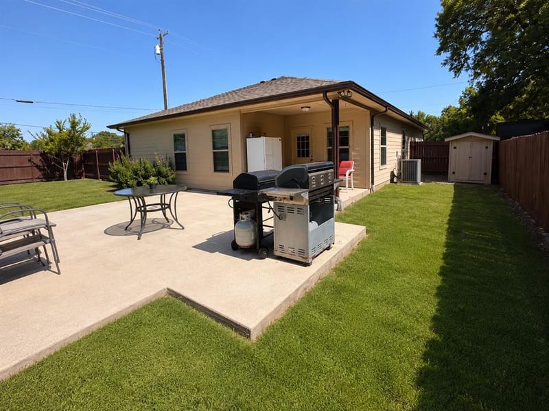 315 E Brockett Street, Sherman TX 75090 - Photo 6