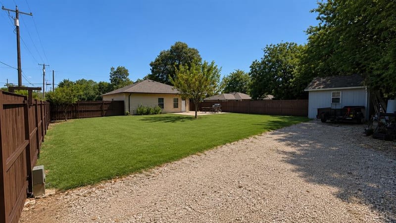 315 E Brockett Street, Sherman TX 75090 - Photo 9