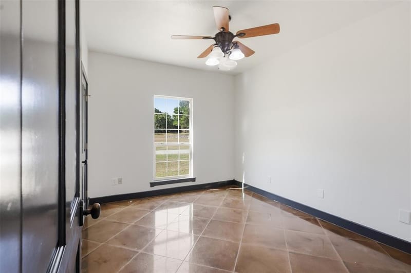 1070 S Reno Road, Reno TX 76082 - Photo 17