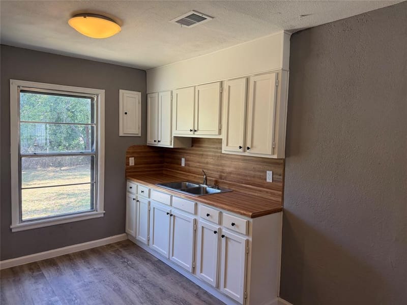 2111 SE 19th Street, Mineral Wells TX 76067 - Photo 7