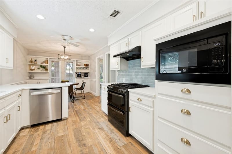3823 Rochelle Drive, Arlington TX 76016 - Photo 8