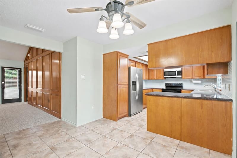 927 Freestone Drive, Arlington TX 76017 - Photo 11