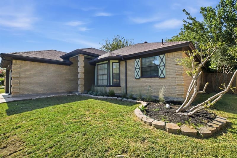 927 Freestone Drive, Arlington TX 76017 - Photo 4