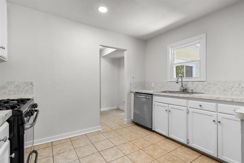 714 Cordell Street, Denton TX 76201 - Photo 12