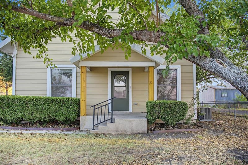 1009 W 7th Street, Justin TX 76247 - Photo 3