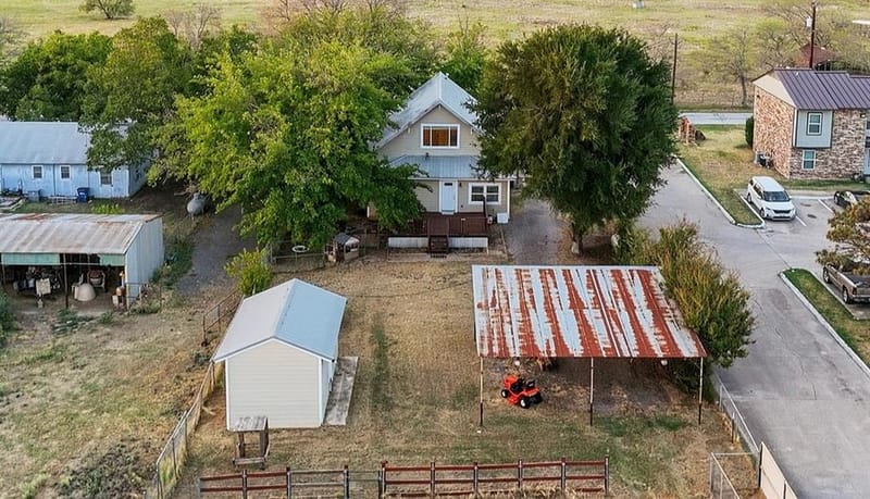 1009 W 7th Street, Justin TX 76247 - Photo 5