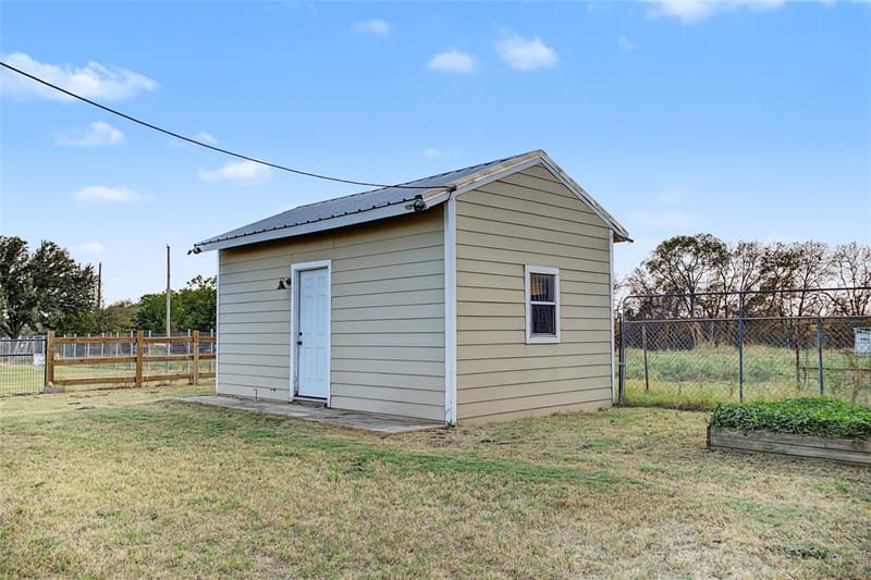 1009 W 7th Street, Justin TX 76247 - Photo 31