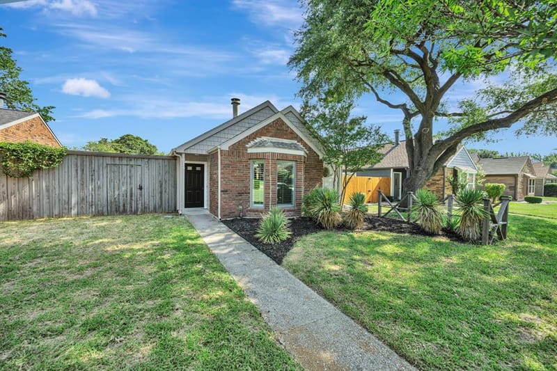 934 Mapleleaf Lane, Coppell TX 75019 - Photo 2