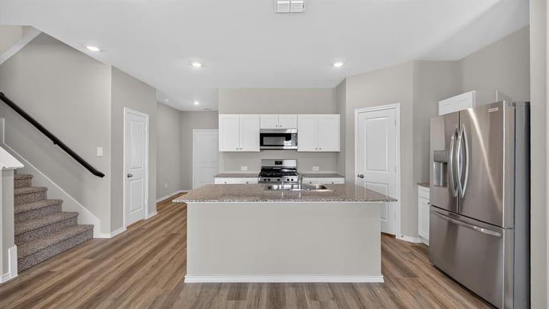 10217 CHERRYTREE Lane, Fort Worth TX 76140 - Photo 4