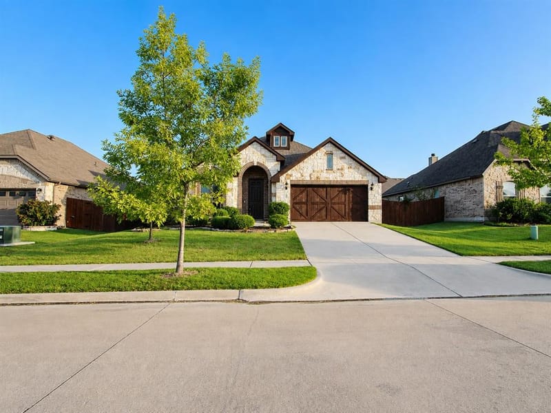 512 Strait Lane, Waxahachie TX 75165