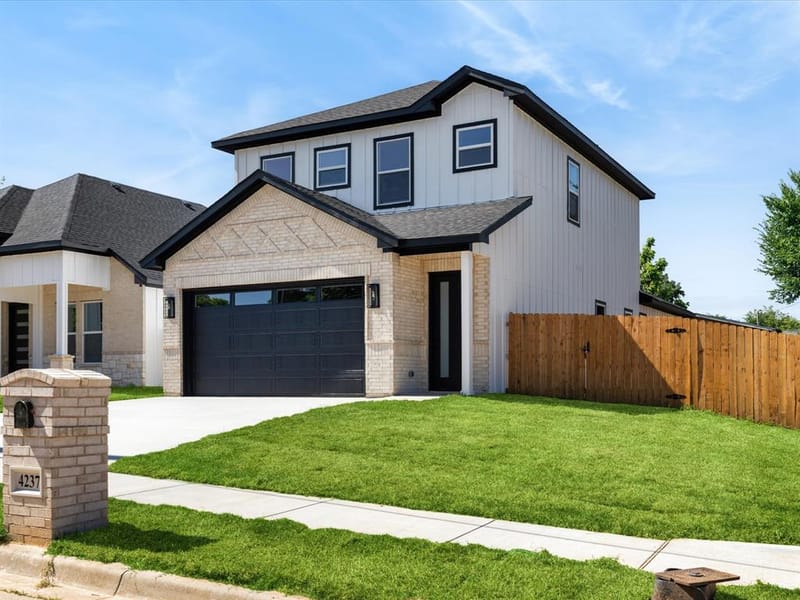 4237 Avenue H, Fort Worth TX 76105 - Photo 2
