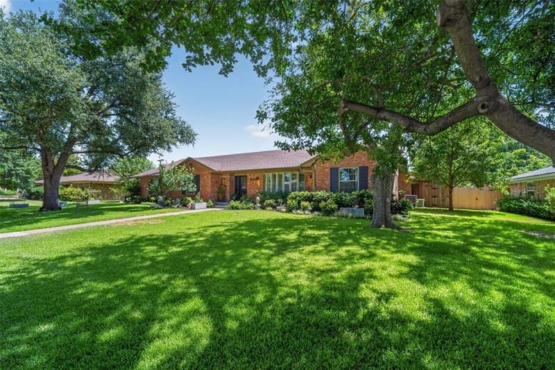 1810 S Crest, Carrollton TX 75006 - Photo 10