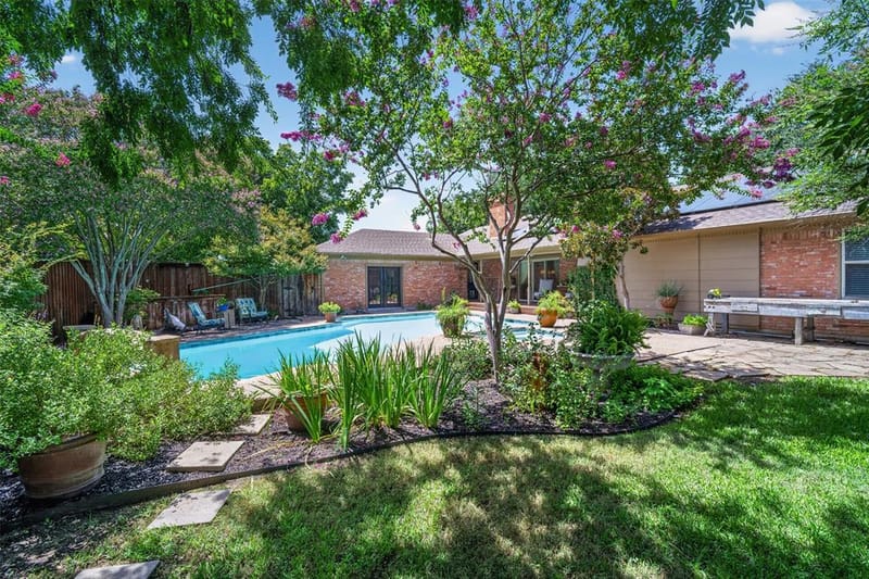 1810 S Crest, Carrollton TX 75006 - Photo 14