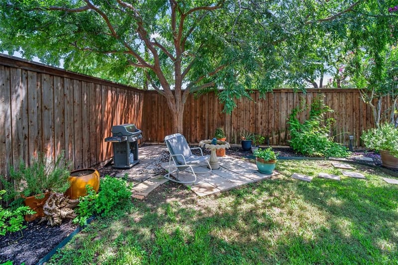 1810 S Crest, Carrollton TX 75006 - Photo 15