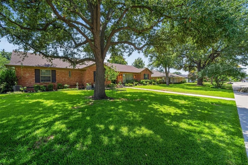 1810 S Crest, Carrollton TX 75006 - Photo 11