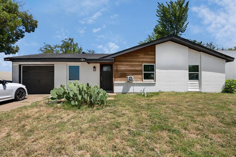 2611 Hardy Place, Arlington TX 76010 - Photo 2
