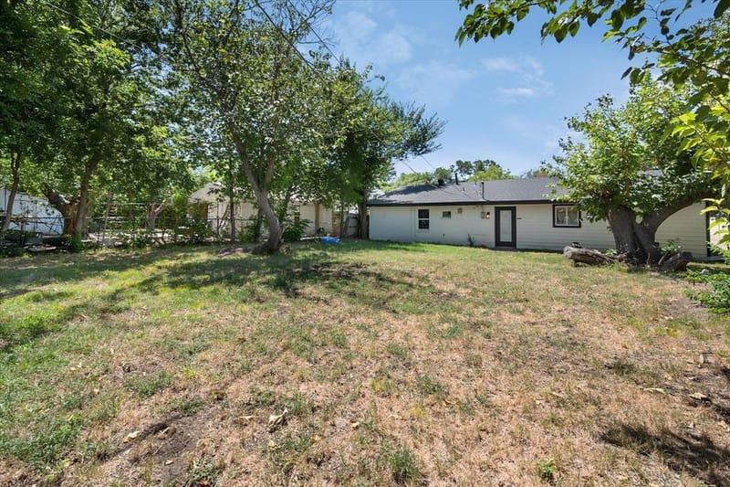 2611 Hardy Place, Arlington TX 76010 - Photo 9