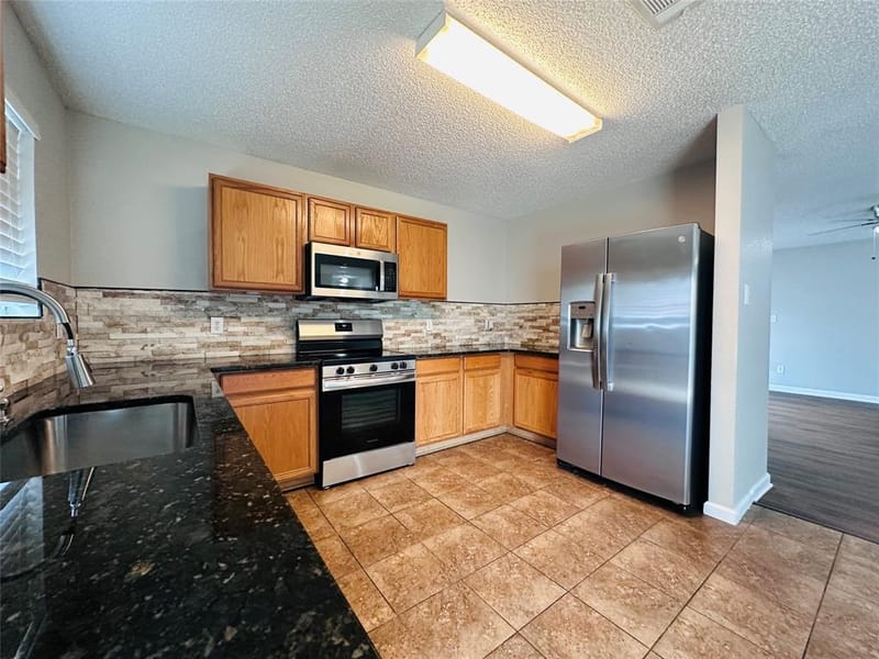 8600 Hawkview Drive, Fort Worth TX 76179 - Photo 2
