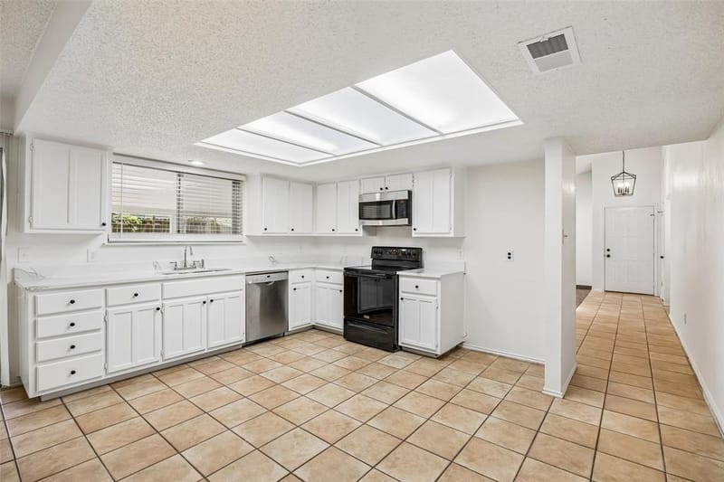 2614 Charolais Way, Arlington TX 76017 - Photo 9