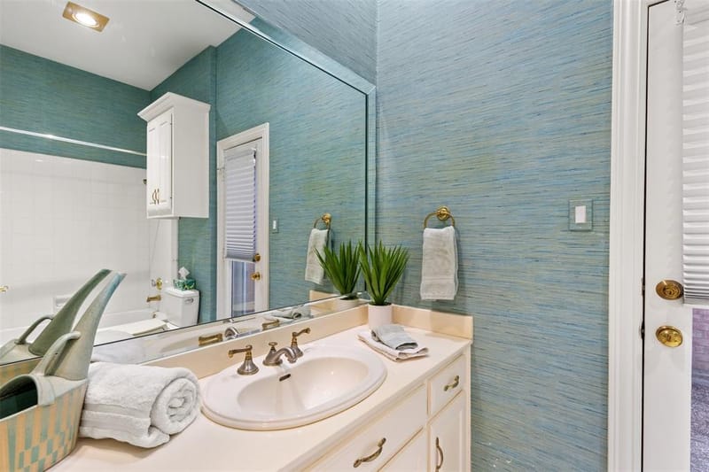 8644 Breakers Point, Dallas TX 75243 - Photo 10