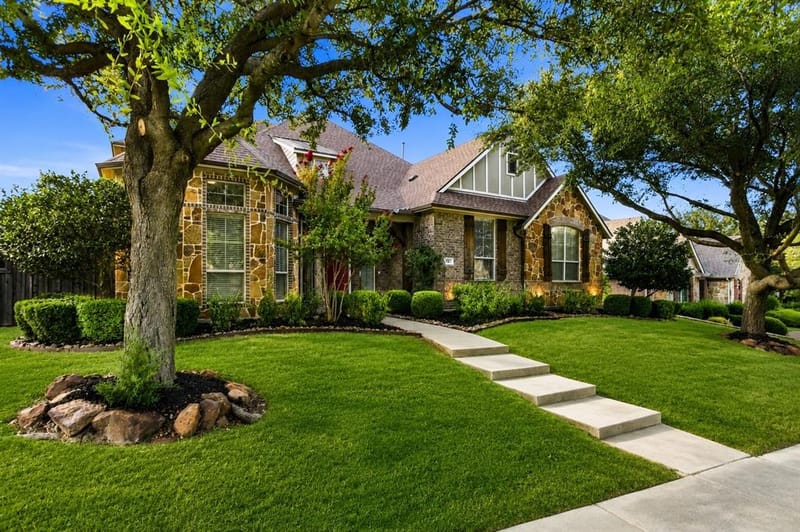 727 Fairfax Lane, Rockwall TX 75087 - Photo 2