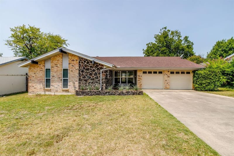 2928 Laredo Drive, Fort Worth TX 76116