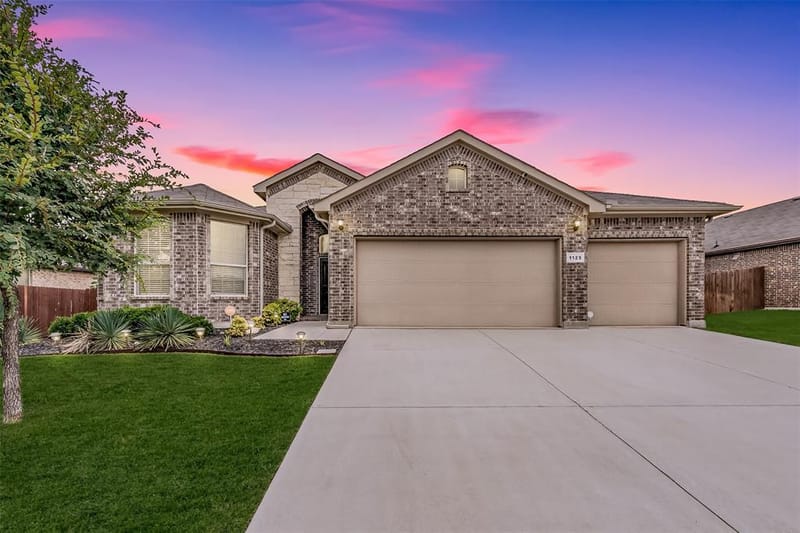 1125 Belsay Lane, Saginaw TX 76131
