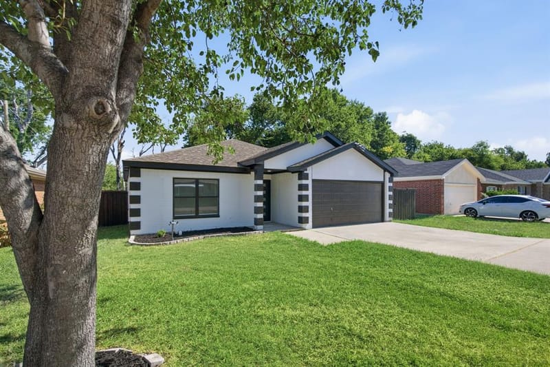 1720 N Bent Tree Trail, Grand Prairie TX 75052 - Photo 4