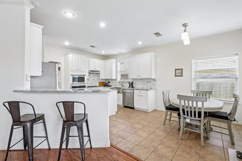 6940 Chapelridge Drive, Dallas TX 75249 - Photo 9