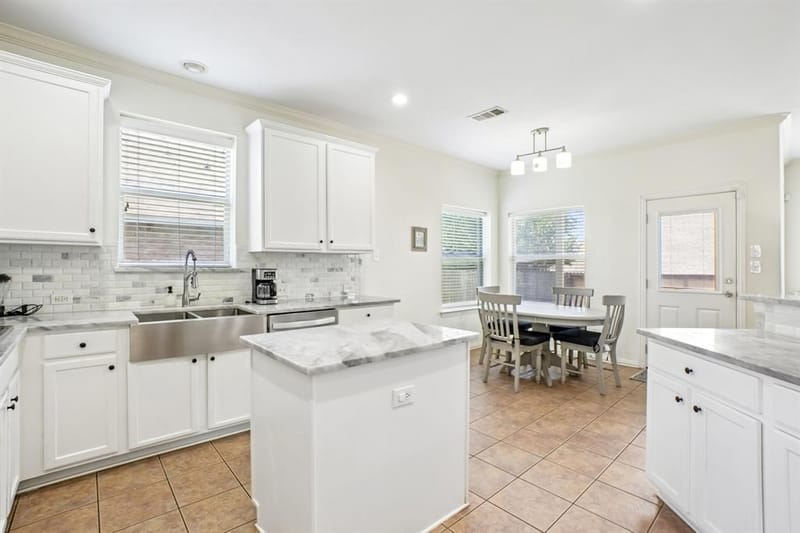 6940 Chapelridge Drive, Dallas TX 75249 - Photo 11
