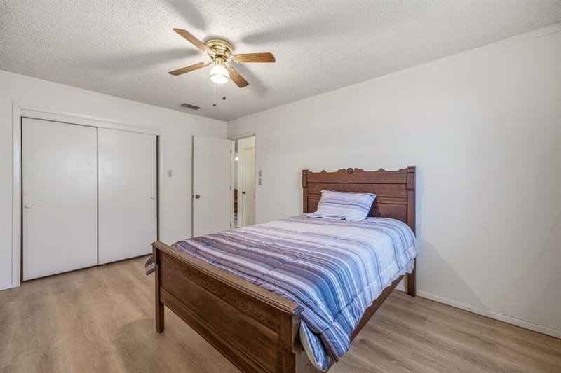 904 Spanish Trail Drive, Granbury TX 76048 - Photo 12