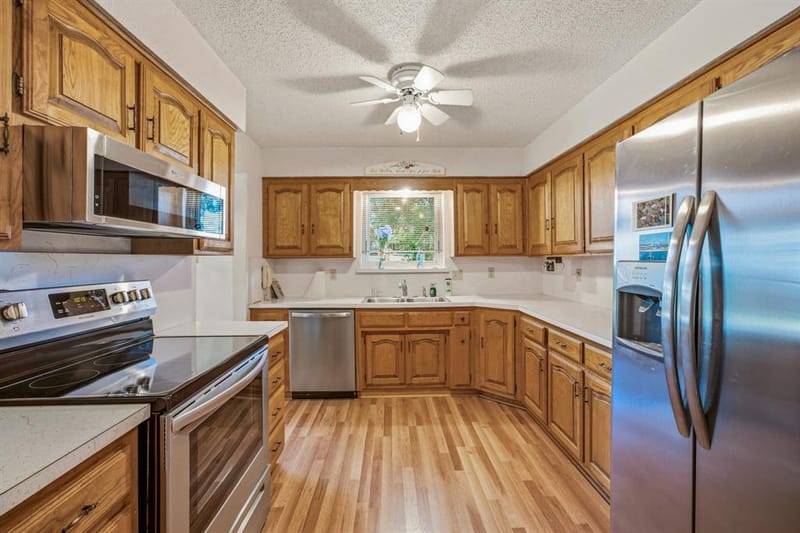 904 Spanish Trail Drive, Granbury TX 76048 - Photo 7