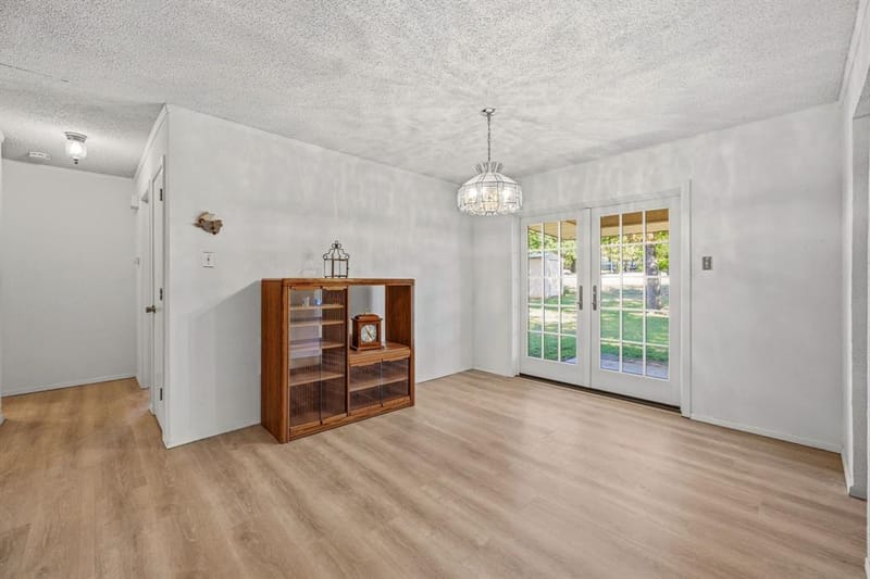 904 Spanish Trail Drive, Granbury TX 76048 - Photo 10