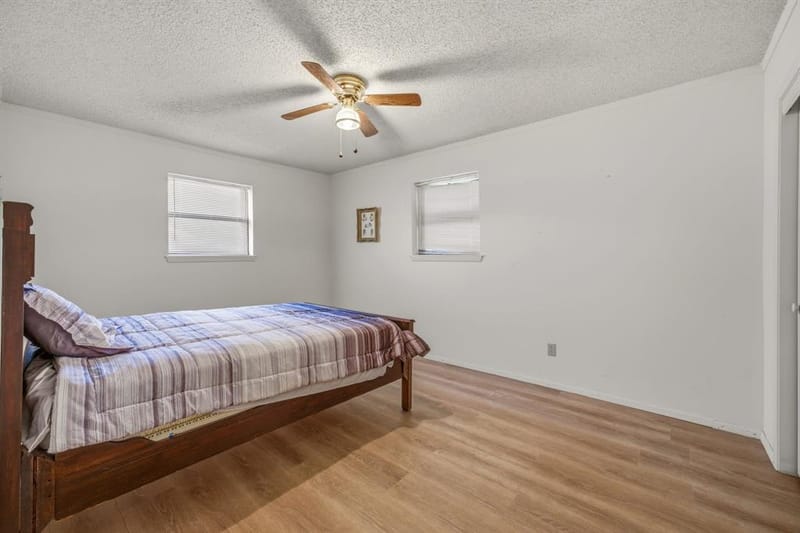 904 Spanish Trail Drive, Granbury TX 76048 - Photo 11
