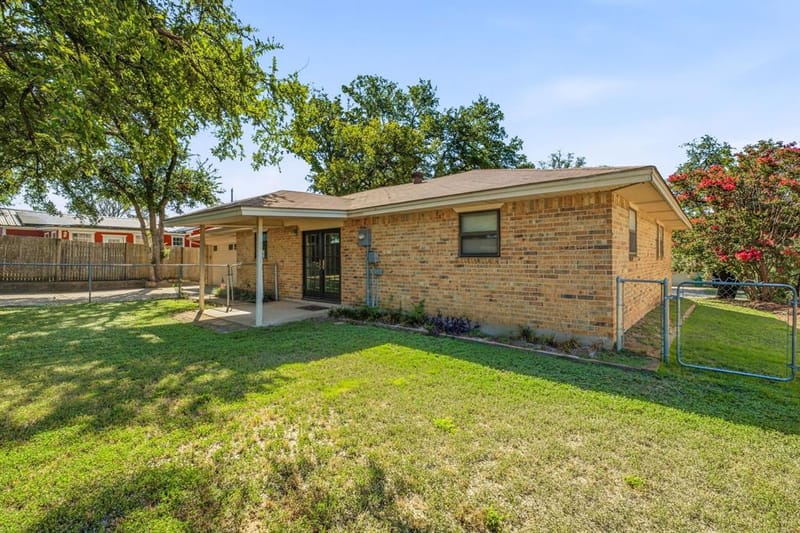 904 Spanish Trail Drive, Granbury TX 76048 - Photo 21