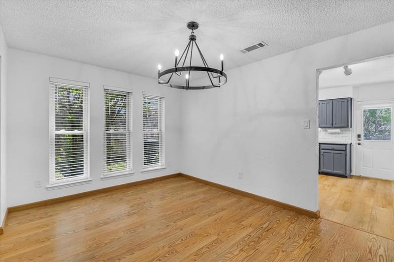 704 Matthews Court, Arlington TX 76012 - Photo 17